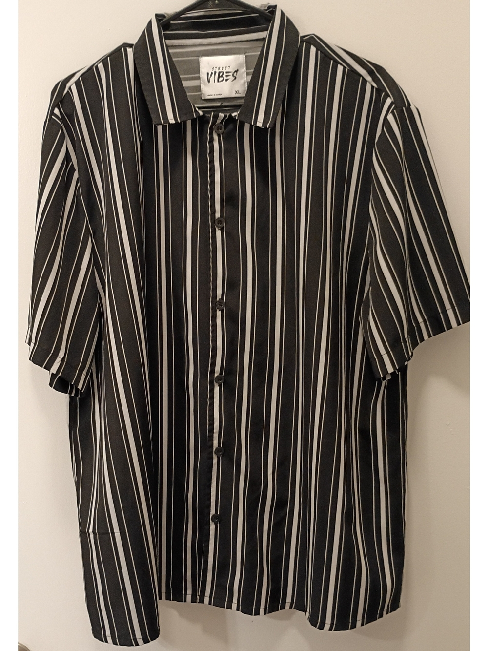 Vibe Men’s Black & White Vertical Stripe Short Sleeve Button-Up Shirt